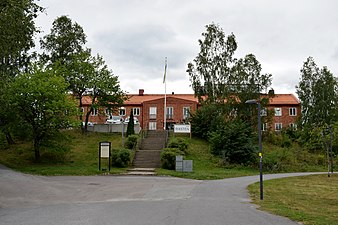 Kanslihuset vid skolan.