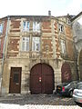 L'hôtel des Trois-Pots ou hôtel de Sully, rue du Châtel. Ancienne hôtellerie.