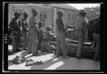 Troupe britannique sur le mur de l'hôpital français, face à la Nouvelle Porte, octobre 1938