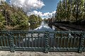 Noorder Amstelkanaal gezien vanaf de brug. Rechts een van de twee brugwachtershuisjes