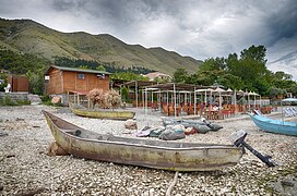 April: Am Strand von Shiroka – Shkodrasee