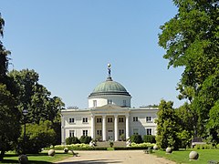 Palais Skórzewski (1800), à Lubostroń.