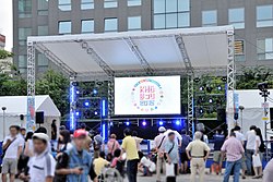 まつりステージ（市民広場・2015年）