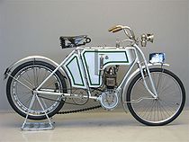 Rex 380 cc uit 1904. Met een dergelijke machine reed Harold Williamson, een van de directeuren, van Land's End naar John o' Groats in een recordtijd van 48 uur en 36 minuten