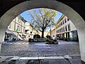 Piazza Aldo Moro dallo stesso punto di ripresa della foto d'epoca.