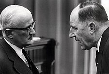 Tweede Kamerlid Connie Patijn en minister van Buitenlandse Zaken Joseph Luns tijdens een debat over het verkopen van militair materiaal aan Zuid-Afrika in de Tweede Kamer op 3 augustus 1966