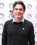 Peter Gallagher interprète Mitch Clarke.