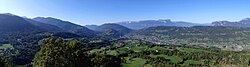 Le haut Gelon (à gauche) et le bas Gelon (à droite) vus du pic de l'Huile.