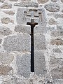 Saetera con la Cruz de Jerusalén bajo relieve. Castillo de los Mendoza en Manzanares el Real.