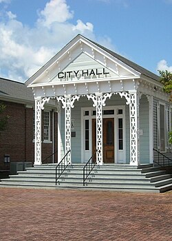 Old Marion City Hall, built in 1832. It now houses the Alabama Military Hall of Honor.