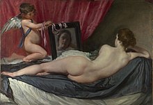 Une femme nue couchée sur un lit, de dos, se regardant dans un miroir tenu par un petit ange