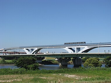 Arakawan ylittävä Nippori–Toneri Liner