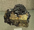 Chalcopyrite (dorée) sur sphalérite.