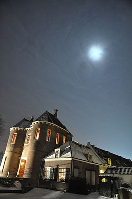 De poort bij nacht