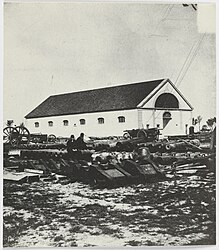 Bastion 81 : Caserne d'artillerie, pièces démontées, vue prise du manège.