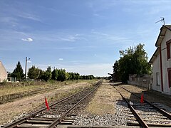 Faisceau de la gare. À gauche, les voies de service.