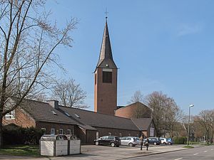 Dorsten, kerk in straatzicht