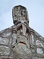 Détail sculpture, Vierge à l'Enfant, sur le porche sud.