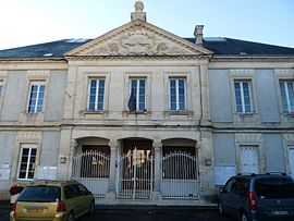 The town hall in Cercoux