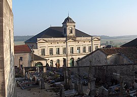 The town hall and cemetery in Bonnet