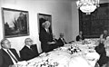 Besuch Honeckers in der BRD, Mittagessen beim Bundespräsidenten am 7. September 1987. V. l. n. r.: Bangemann, Honecker, Weizsäcker, Mittag, Vogel, Bräutigam, Genscher