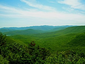 Pogled na središnje područje planina Catskill s vrha Twin mountain