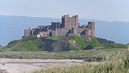 Bamburgh Castle werd gebouwd op een rotsverhoging.