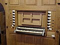 Clavier court, l'un pour le grand orgue, l'autre pour le positif.