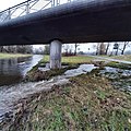 Der Almesbach (von rechts hinten) mündet in den Flutkanal neben der Waldnaab