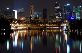 La Défense bei Nacht.