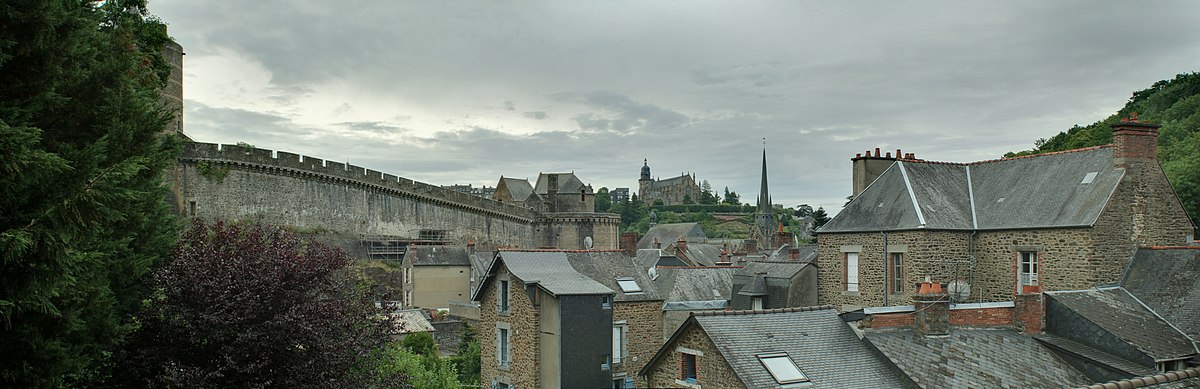 Fougères pano 02 fused