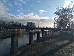 Straße entlang des Flusses Ingul