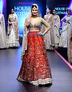 Lehenga, falda típica india