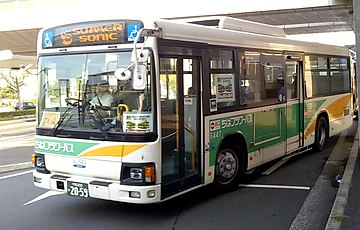 6.サマーソニックの無料シャトルバスに充当されるちばフラワーバス6447号車（2019年8月18日撮影）