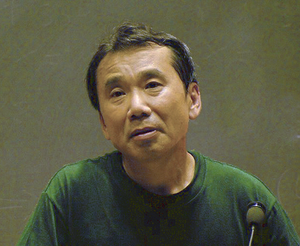 Murakami giving a lecture at MIT in 2005.