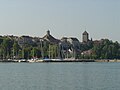 Vue sur la ville de Morat et son port.