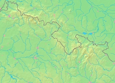 Mapa konturowa Sudetów, u góry po lewej znajduje się punkt z opisem „Horská chata Smědava”