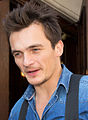 Rupert Friend interpreta Peter Quinn.