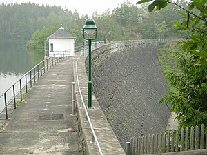 Blick auf die Staumauer