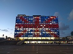 Drapeau du Royaume-Uni projeté sur la façade du Tel Aviv City Hall.