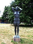 Schwimmerin (1963) Schwerin, vor der Sport- und Kongresshalle