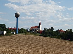 Vodojem a kostel svatých Šimona a Judy