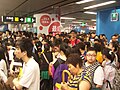 Crowd waiting to transfer train at Admiralty