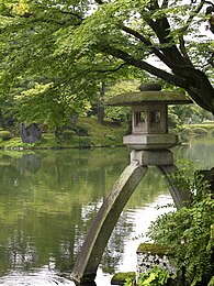 Kotojigata tōrō met twee poten