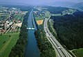 A14 bei Rathausen, rechts vom Reusskanal, Luftbild (1991)