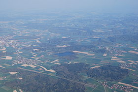 Hermiswil (rechts oben von der Bildmitte) mit Umgebung