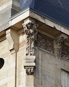 Art Nouveau caryatid-corbel on the Maison Vallin (Boulevard Lobau no. 6), Nancy, France, 1894, by Eugène Vallin[29]