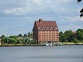 Hafen am Ziegelsee, mit ehemaligem Speicher und altem Kran