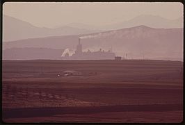 Air pollué par les émissions d'une cimenterie