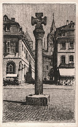 Cruz de mercado em Tréveris (1917 ou anterior), uma água-forte do pintor e ilustrador alemão Fritz Quant. Uma cruz de mercado é uma estrutura usada para marcar uma praça do mercado nas cidades onde historicamente o direito de realizar um mercado ou feira regular era concedido pelo monarca, um bispo ou um barão. Essas estruturas variam de torres de pedra esculpida, obeliscos ou cruzes, comuns a pequenas cidades, ou grandes estruturas cobertas ornamentadas. Também podem ser construídas em madeira. (definição 2 528 × 2 528)